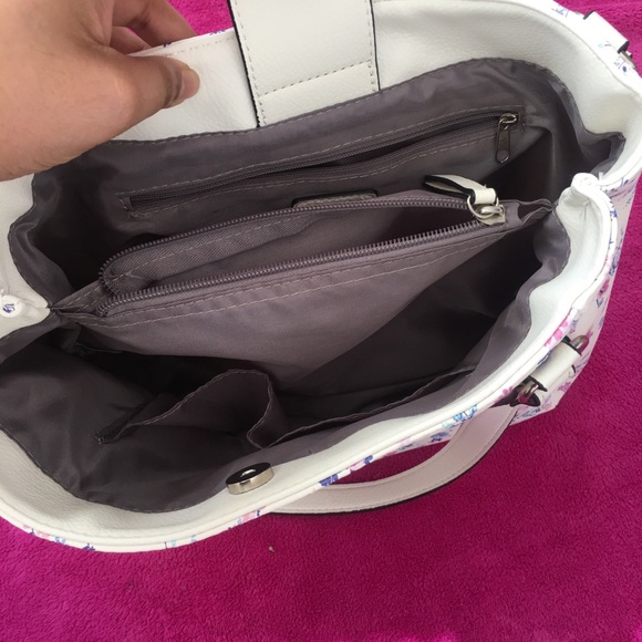 Nicole Purse - Picture 5 of 6